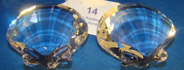 SWAROVSKI PAIR OF SEASHELL FIGURINES: SWAROVSKI PAIR OF SEASHELL FIGURINES Each is approx. 1.75", both in excellent condition, both in boxes, we can recommend local shipper