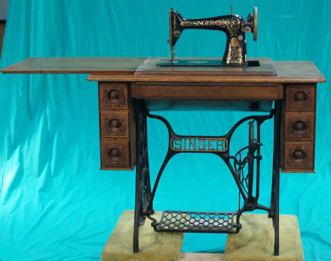 482: Early Floor Model Singer Foot-Pedal Sewing Machine