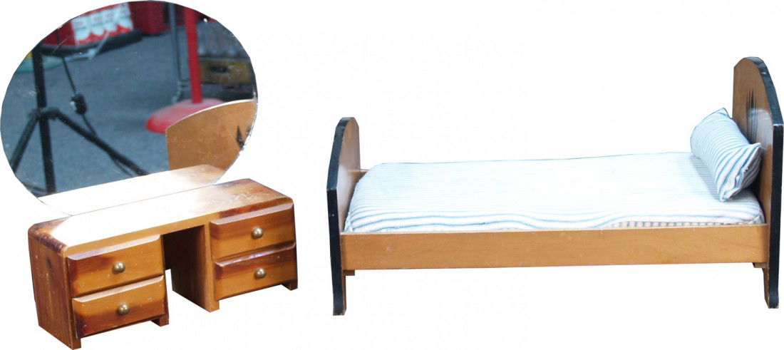 Vintage Salesman Sample Wooden Bed Frame w/ Mattr: Vintage Salesman Sample Wooden Bed Frame w/ Mattress & Dresser w/ Mirror
