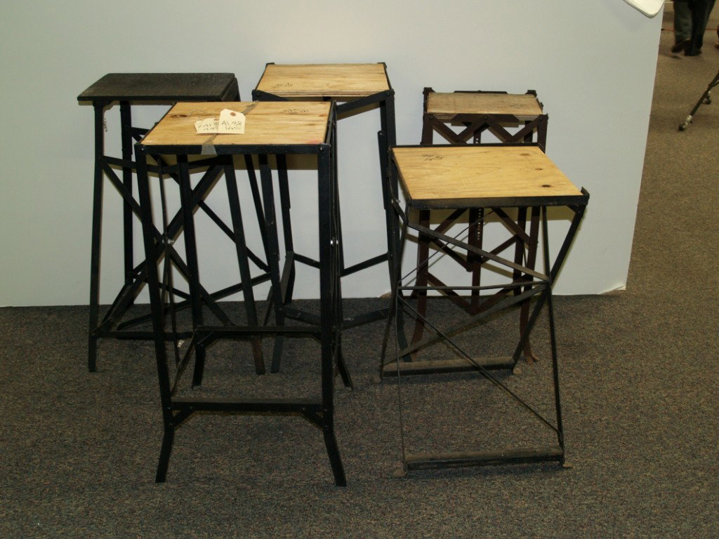 Lot Of 5 Misc. Sized Folding Metal Slot Machine St: Lot Of 5 Misc. Sized Folding Metal Slot Machine Stands