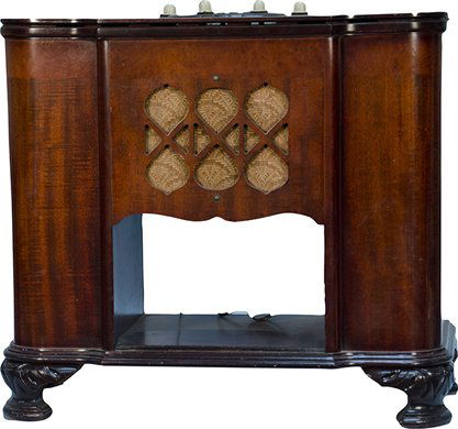 Vintage Zenith Radio Cabinet: Vintage Zenith Radio Cabinet, in original condition