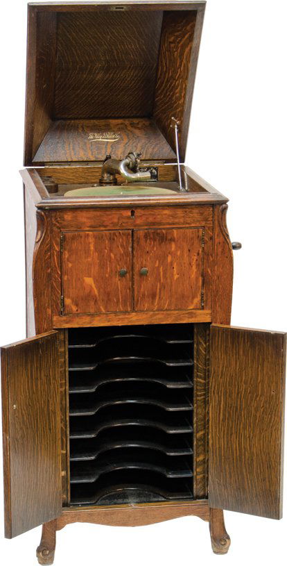 Early Oak Floor Model Case Victor VV-XI Phonograph Play: Early Oak Floor Model Case Victor VV-XI Phonograph Player by Victor Talking Machine Co., decal in case "The Wiley B. Allen Co.", in original condition