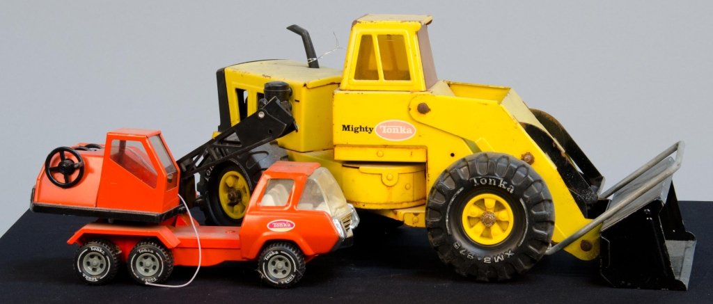 Lot Of 2 Vintage Metal Tonka Toy Trucks:: Lot Of 2 Vintage Metal Tonka Toy Trucks: 1 - Orange & black crane mobile dual axle & 1 - Mighty articulated front-end loader
