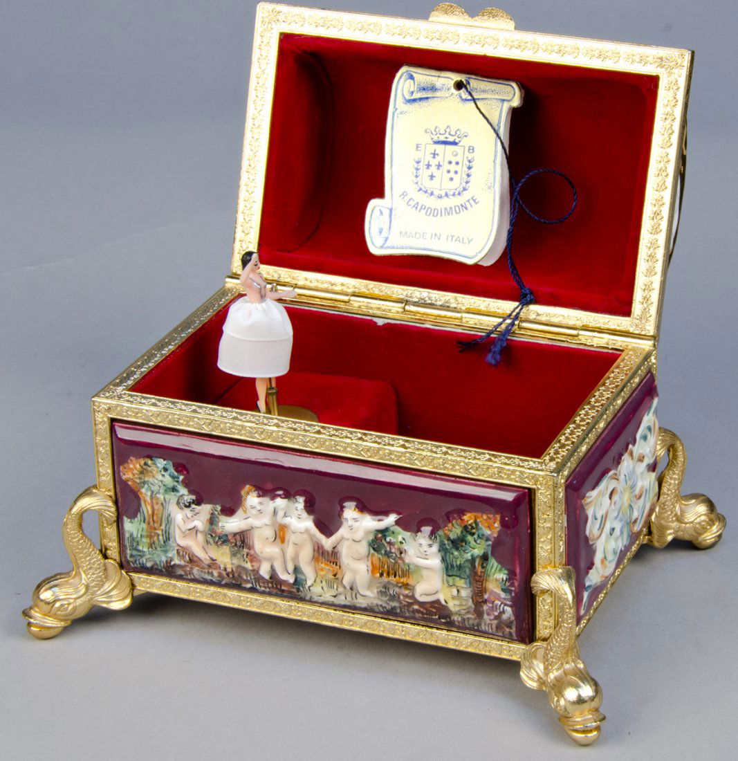 R. Capodimonte Ballerina Music Box, Made in Italy: R. Capodimonte Ballerina Music Box, Made in Italy