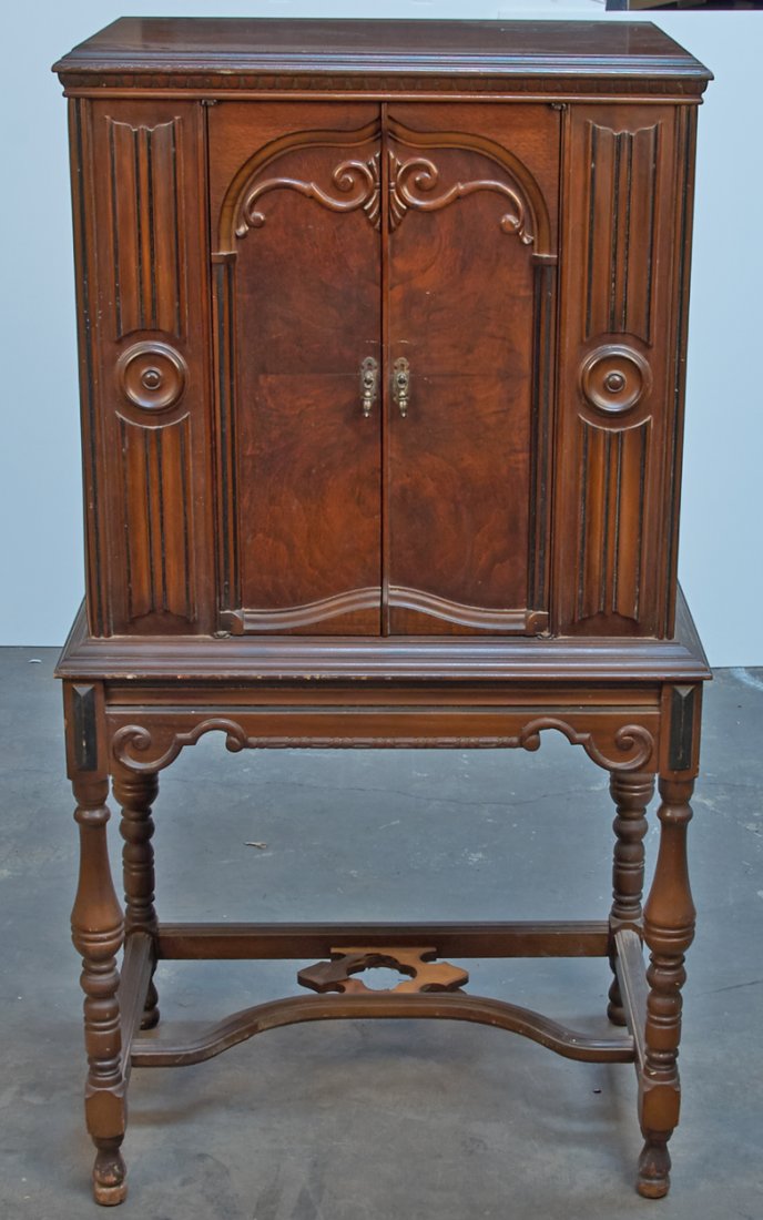 Majestic Model 90 Console Cabinet 4-Leg Radio - 2