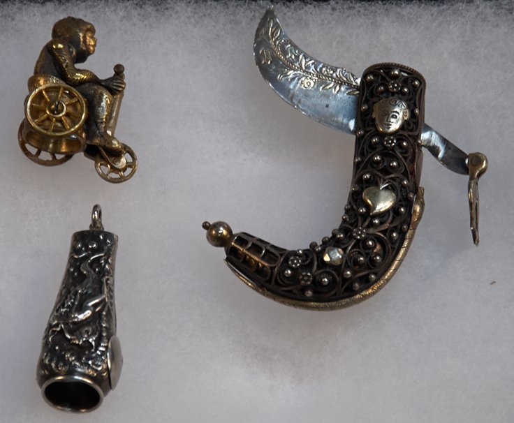 Lot of 3 Small Ornate Unique Figural Vest Pocket Cigar: Lot of 3 Small Ornate Unique Figural Vest Pocket Cigar Cutters in display box, highly detailed