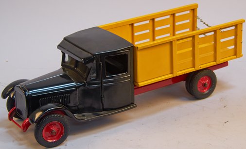 Early Buddy "L" Jr. Cast-Iron Baggage Truck c1925: Early Buddy "L" Jr. Cast-Iron Baggage Truck c1925, swing open doors, in nice restored condition - 24"l