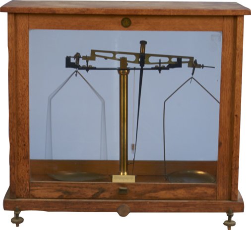 Antique Baird & Tatlock Laboratory Balance Scale c1894: Antique Baird & Tatlock Laboratory Balance Scale c1894, Made in London, brass beam & column, wood case w/ glass front & back