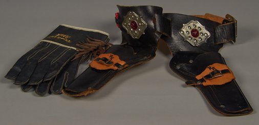 Lot of 2 - Vintage "Roy Rogers" Collectibles c1950's: Lot of 2 - Vintage "Roy Rogers" Collectibles c1950's: 1 - pair of size 7 black gloves w/ fringe & 1 - black leather double holster w/ red jeweled "R/R" on gun pouches