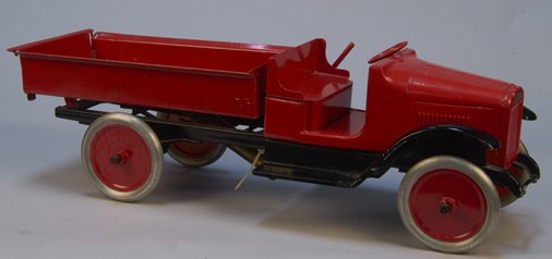 Early Buddy "L" Cast-Iron & Pressed-Steel Hydraulic Dum: Early Buddy "L" Cast-Iron & Pressed-Steel Hydraulic Dump Truck c1926, has paint touch-up, very nice - aprpox. 25"l