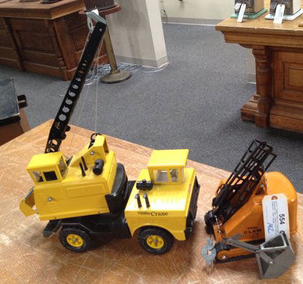 Lot Of 2 - Vintage Tonka Toys Pressed-Steel Constructio: Lot Of 2 - Vintage Tonka Toys Pressed-Steel Construction Toys: 1 - Mighty Tonka Crane (yellow & black) & 1 - "Clam" (orange)