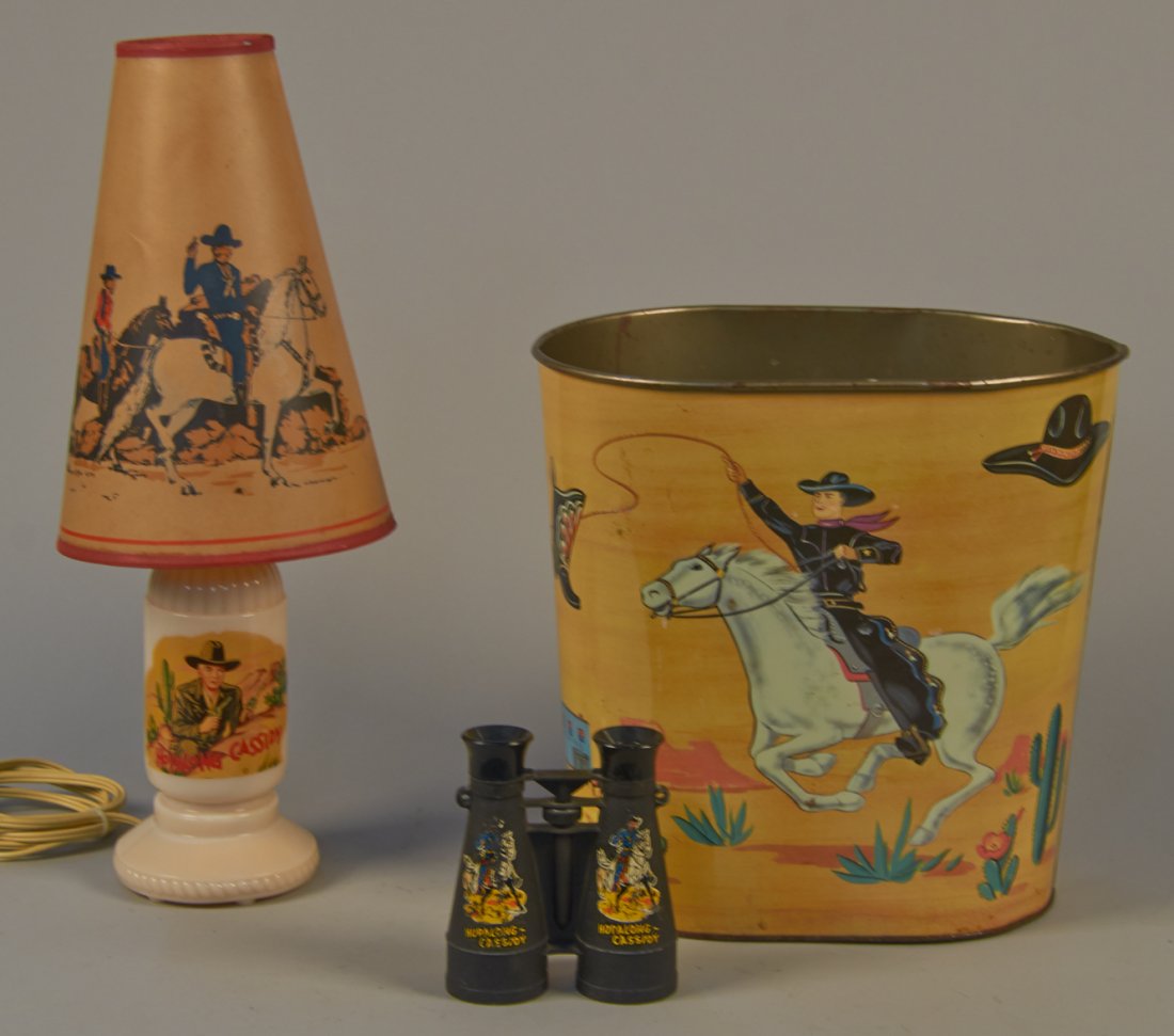 Lot of 3 Hopalong Cassidy Items:: Lot of 3 Hopalong Cassidy Items: 1 - Pair of adjustable binoculars by Galter Prod. Co. Sport Glass, Chicago c1950's, 1 - Aladdin William Boyd alacite milk glass tabletop electric lamp w/ matching shad