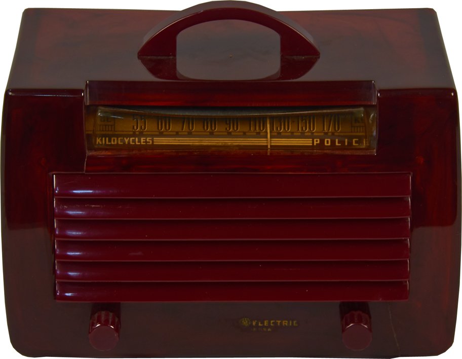 Vintage General Electric L570 Table Top Catalin Radio: Vintage General Electric L570 Table Top Catalin Radio c1941, by General Electric Co., Bridgeport, CT., in original condition