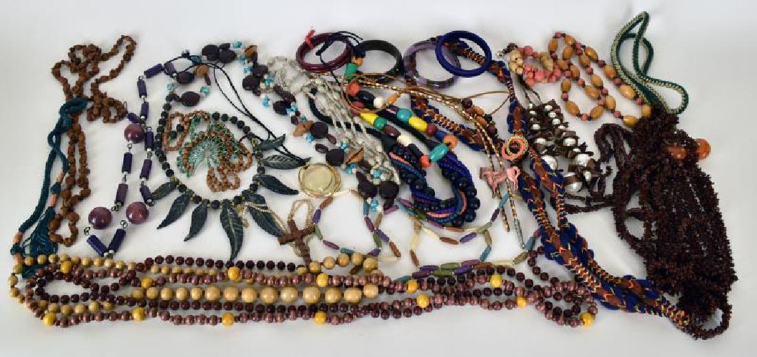Large Collection Of Wooden Jewelry: Consists Of Wooden Beads, Necklaces, Belts And Bracelets