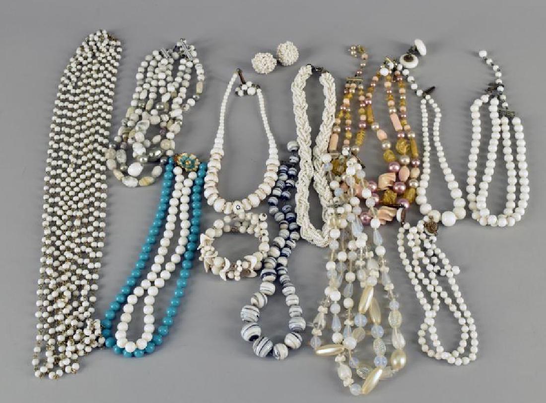 Group Old Vintage Glass Bead Jewelry (1 of 1)