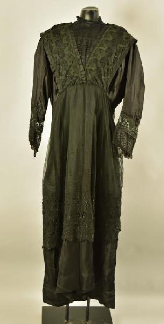 Victorian Mourning Dress (1 of 4)