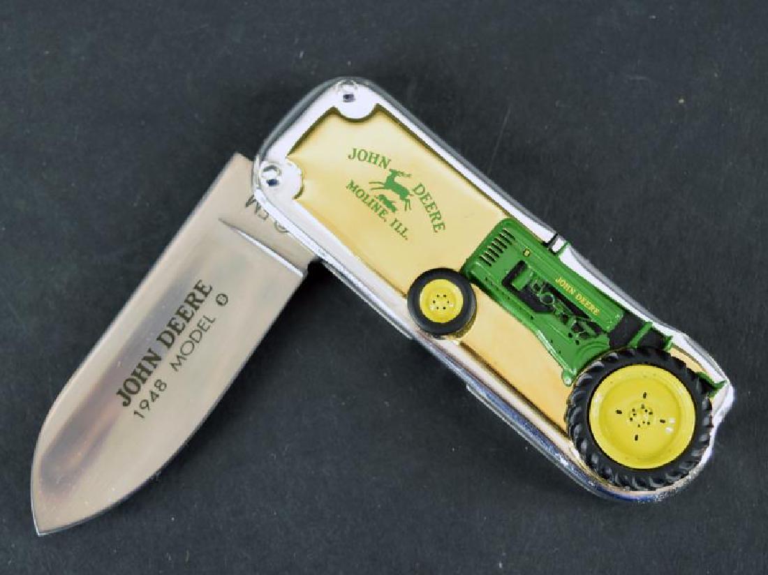 John Deere Tractor Collector Knife (1 of 3)