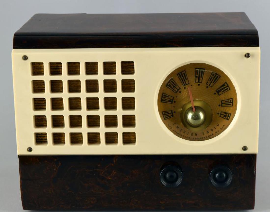 Emerson 1946 Model 520 Catalin Radio (1 of 2)