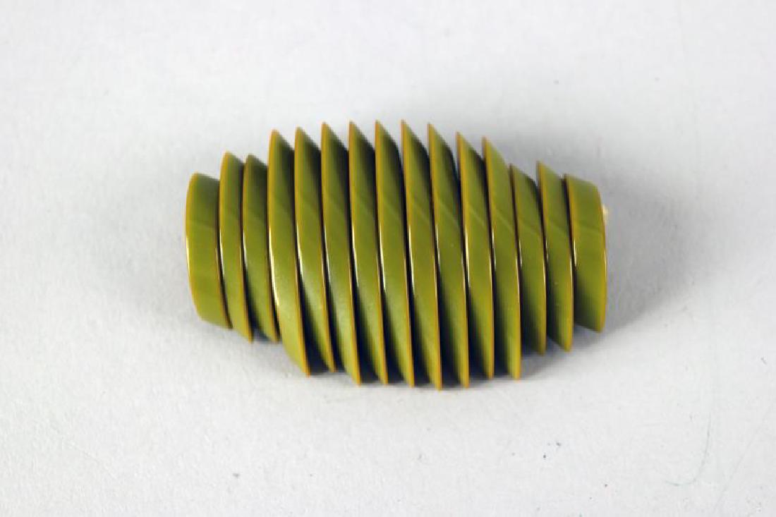 Green Bakelite Pin Or Brooch (1 of 2)