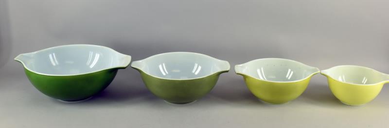 4 Pcs Vintage Pyrex Nesting Bowls: Consisting Of The Green To Yellow Four Piece Pyrex Nesting Bowls. All In Good Condition, No Nicks, Chips Or Cracks, Wear To The Color On The Handles. The Largest Is 13" Across The Handles And 4" Tall.