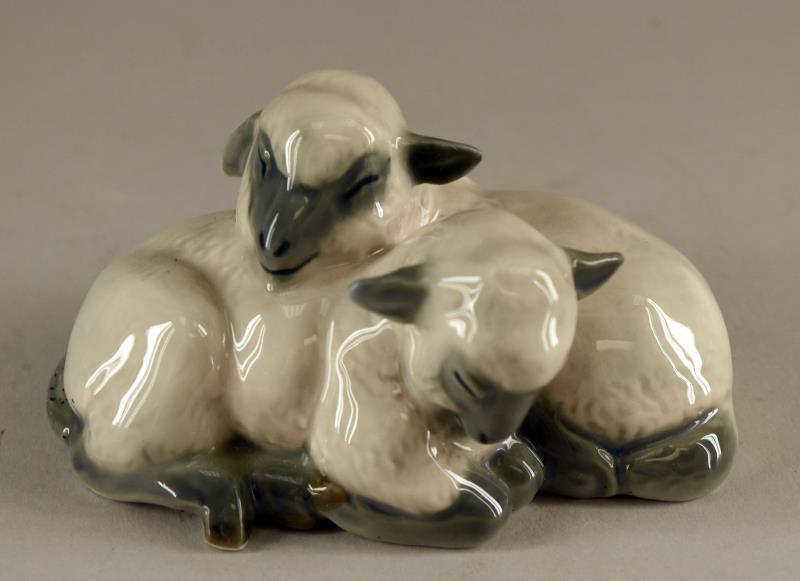 Royal Copenhagen Sheep No. 2769: Royal Copenhagen Pair Of Intertwined Lambs Figurine. #2769 - It Measures 4.25" X 2.75" And Is Free Of Chips, Cracks, Breaks Or Repairs.