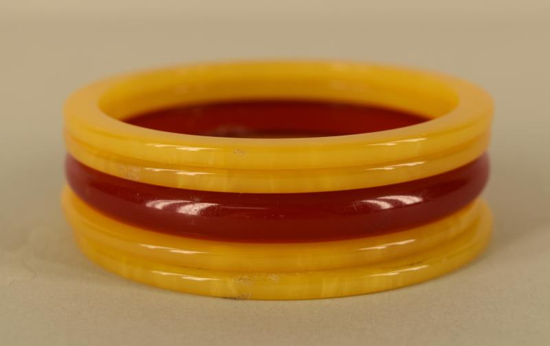 Five Bakelite Bangle Bracelets Cherry Juice (1 of 4)