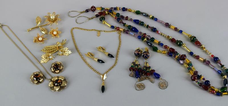 Five Sets Of Demi Parure Costume Jewelry (1 of 7)