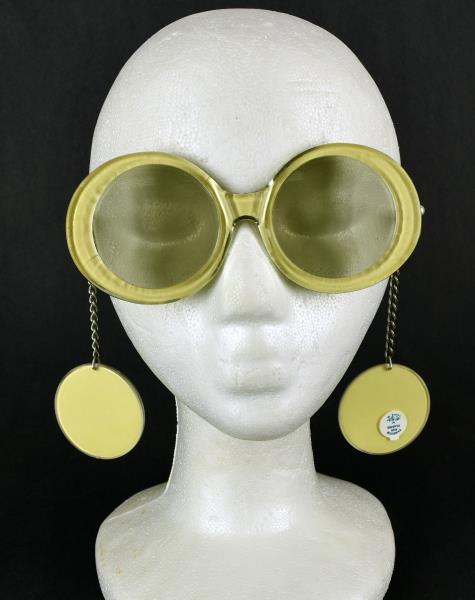 Pair Of Je-dol 1960s Novelty Sunglasses: Pair Of Je-dol 1960s Novelty Sunglasses, With Pendant Chain Ear-rings Brightly Coloured. In Good Condition.