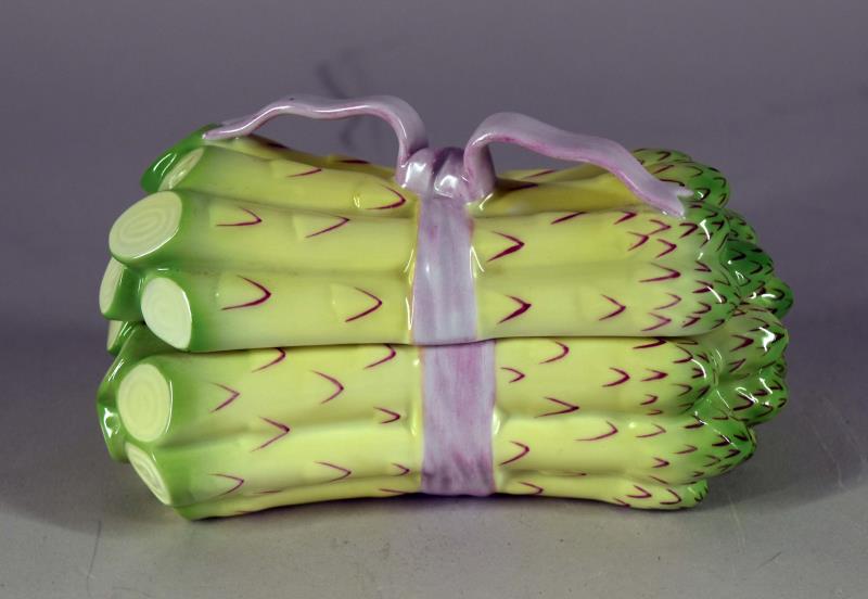 Herend Porcelain Handpainted Asparagus Trinket Box (1 of 8)