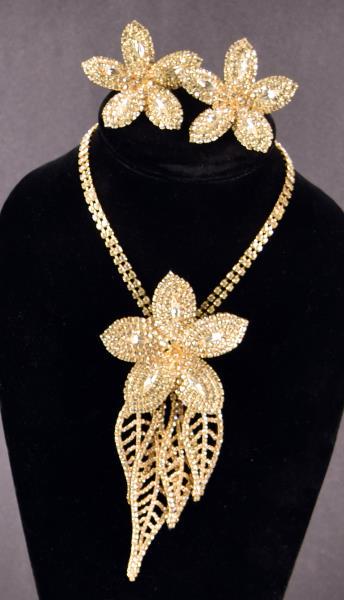 Kirks Folly Statement Necklace And Earrings (1 of 7)