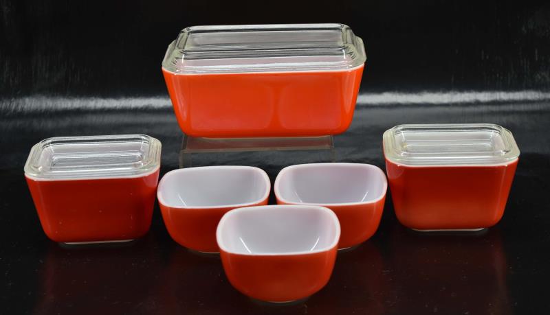 Pyrex Red Refrigerator Dishes (1 of 5)