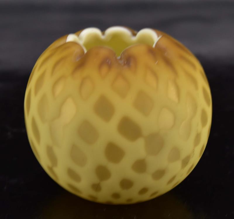 Gold Diamond Quilted Art Glass Rose Bowl: Featuring A Small Gold Diamond Quilted Art Glass Rose Bowl, Measuring 2.5" Tall And 2.75" Across. Hand Made With Several Of The Diamond Quilts Imperfect, No Nicks, Chips Or Cracks.