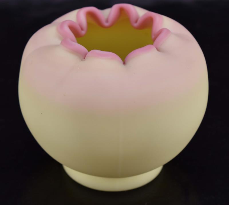 Fenton Peach Blown Burmese Glass Rose Bowl (1 of 5)