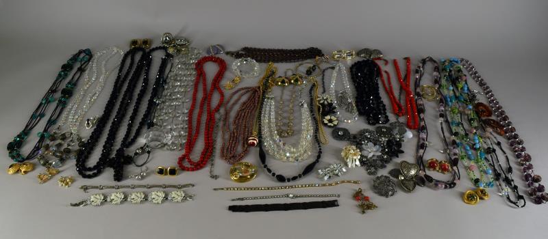 Group Of Vintage & Contemporary Costume Jewelry (1 of 9)