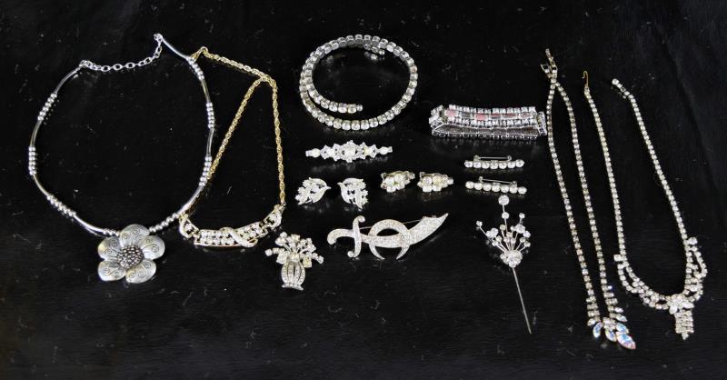 Group Of Rhinestone Necklaces & Bracelets (1 of 7)