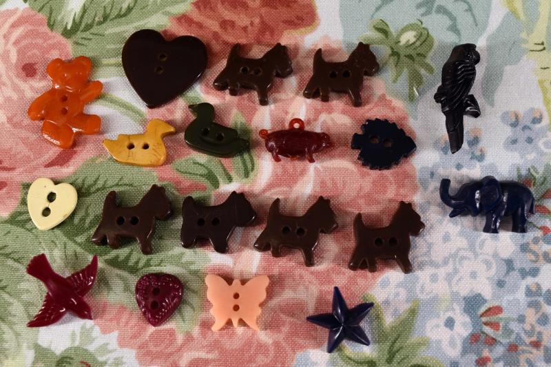 Group Of Small Bakelite & Plastic Realistic: Featuring Dogs, Ducks, Birds, Heart, Butterflies, Elephant, Etc. Nineteen Buttons. National Button Society Small And Medium, Measuring .5" To .75"