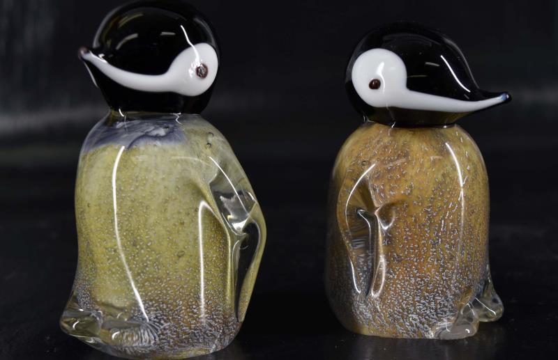 Two Art Glass Penguins: Featuring Two Art Glass Penguins. Measuring Approximately 3' Tall And 2" Wide. Both Are In Good Condition, No Nicks, Chips Or Cracks.