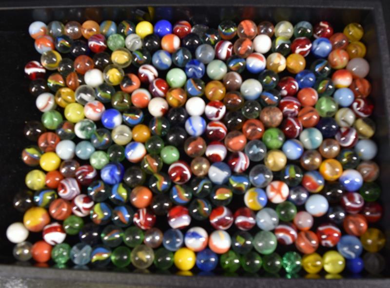 Group Of 2.8 Pounds Of Vintage Marbles (1 of 5)