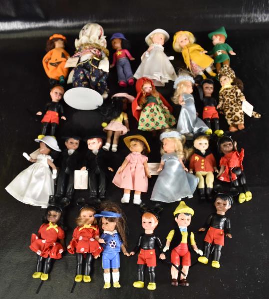 Group Of Madame Alexander Dolls (1 of 2)