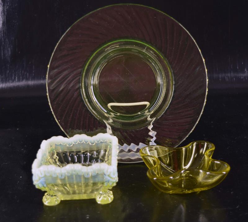 Group Of Vaseline Glass Table Articles (1 of 7)