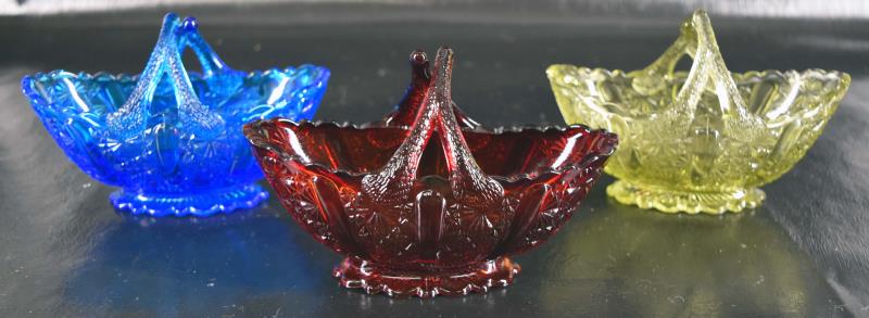 Three Fenton Daisy & Button Wishbone Baskets (1 of 7)