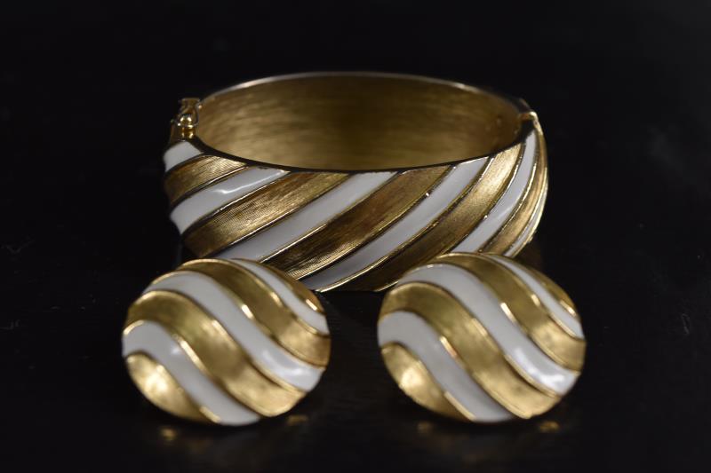 Trifari White Enamel & Bracelet & Earrings Set (1 of 4)