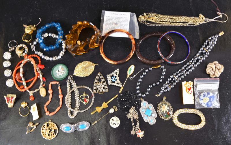 Group Of Miscellaneous Jewelry Items (1 of 5)
