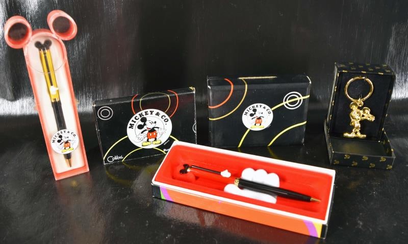 Mickey Mouse Souvenir Memorabelis (1 of 9)