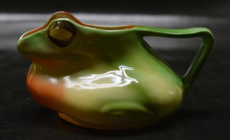 Royal Bayreuth Frog Pitcher (1 of 6)