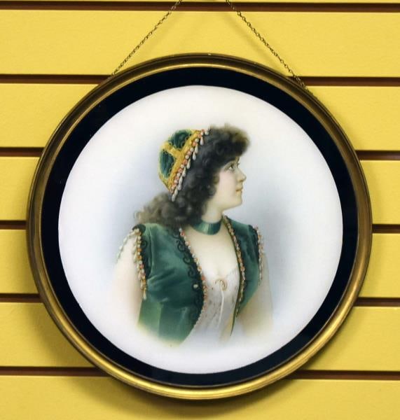 Large Gypsy Girl Flue Cover (1 of 3)