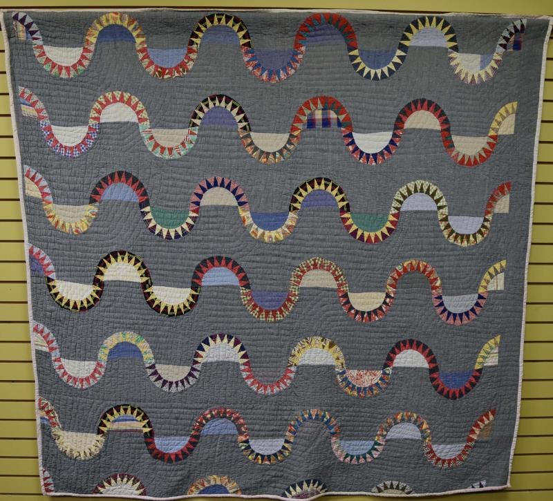 Antique Serpentine Handmade Quilt (1 of 16)