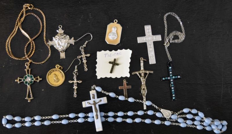 Religious Pendants, Necklaces And Rosery (1 of 4)