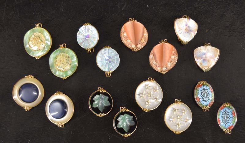 Eight Pairs Of Hillcraft Or Castlecraft Earrings: Featuring Eight Different Pairs Of Hillcraft Iridescent Glass Earrings. Including Intaglio Oak Leaves, Floral, Stars And Acrylic. All In Very Good Condition.