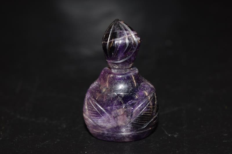 Carved Amethyst Snuff Bottle (1 of 7)